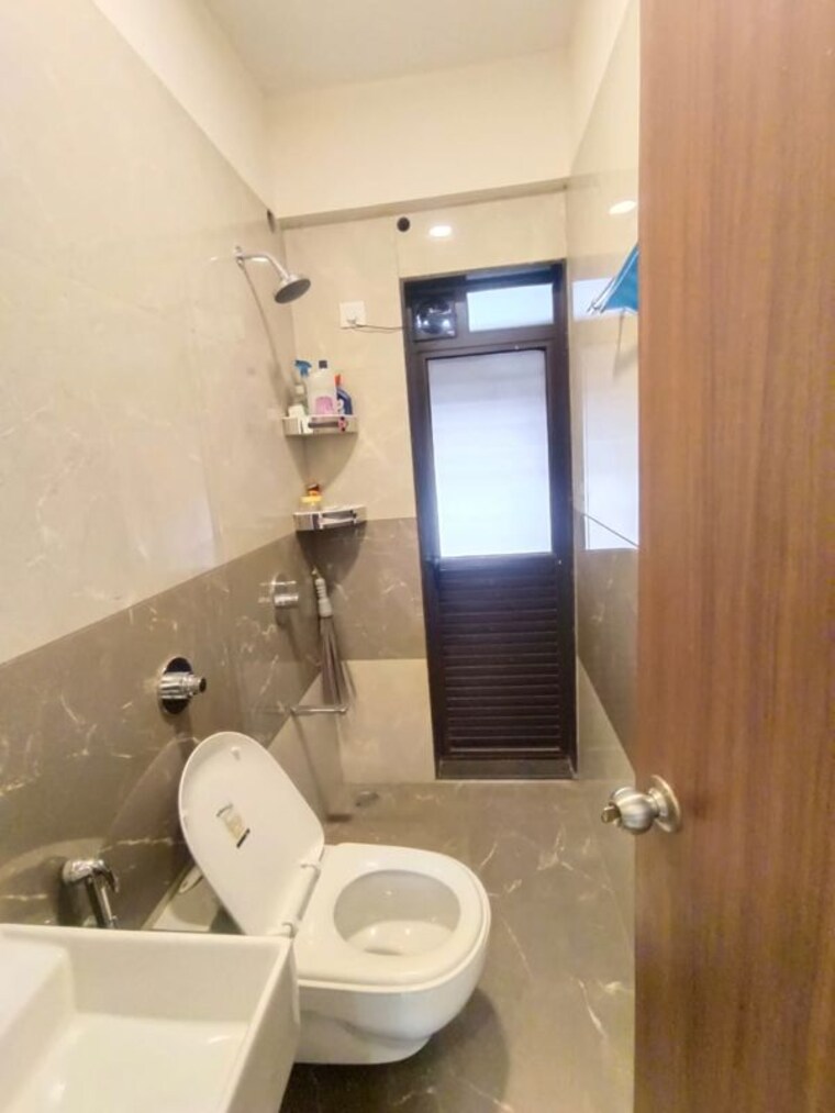 Bathroom, balmukund-apartment-chembur 2 Bedroom 950 Sq.Ft. Apartment In Chembur Mumbai 9956198