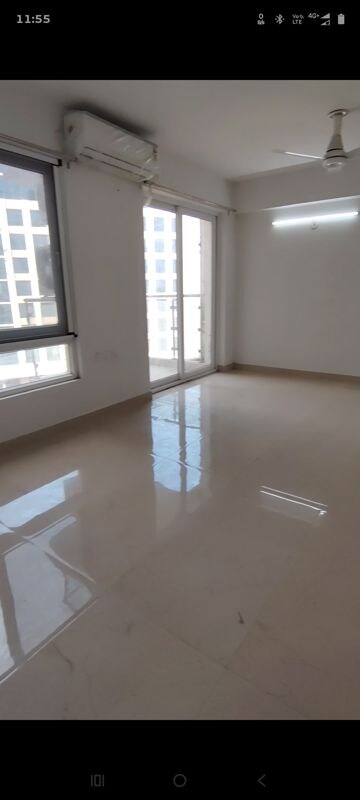 Room in 3 BHK Apartment at Hero Homes Palatial, Sector 104 – for Rent