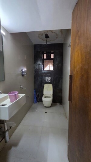 Bathroom in 3 BHK Apartment at Ram Nagar – for Rent