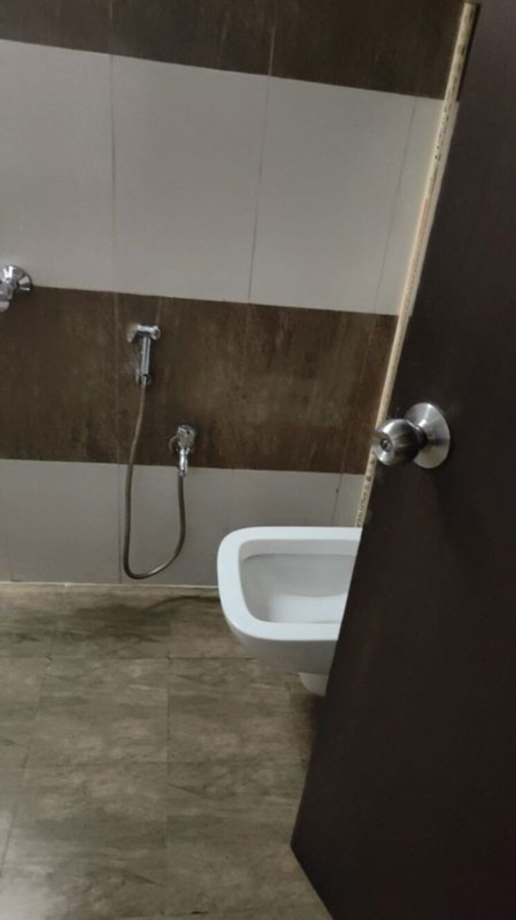 Bathroom, sai-siddhant-d-n-nagar-krishna-chs-ltd 2 Bedroom 750 Sq.Ft. Apartment In Andheri West Mumbai 9956295