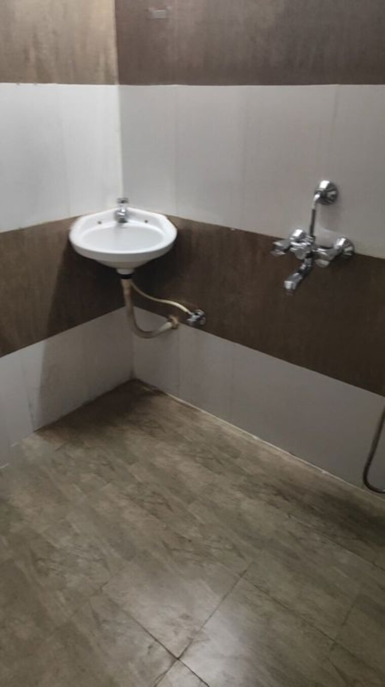 Room, sai-siddhant-d-n-nagar-krishna-chs-ltd 2 Bedroom 750 Sq.Ft. Apartment In Andheri West Mumbai 9956295