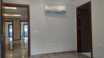 Room in 4 BHK Builder Floor at Sector 15 – for Sale