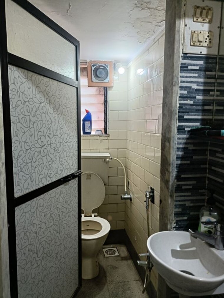 Bathroom, vraj-apartments 1 Bedroom 550 Sq.Ft. Apartment In Dahisar East Mumbai 9956344