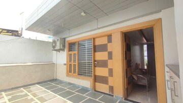 Room in 6 BHK Builder Floor at Sector 14 – for Sale