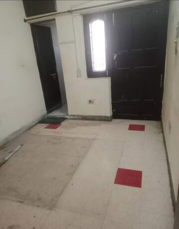 Room in 1 BHK Villa at Aliganj – for Rent