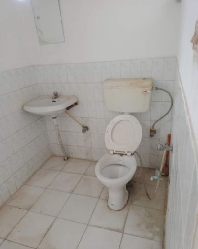 1 BHK + Study Room Villa For Rent in Aliganj
