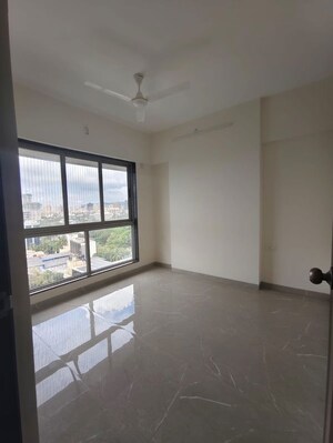 Room in 2 BHK Apartment at Veena Smart Homes, Kandivali West – for Sale