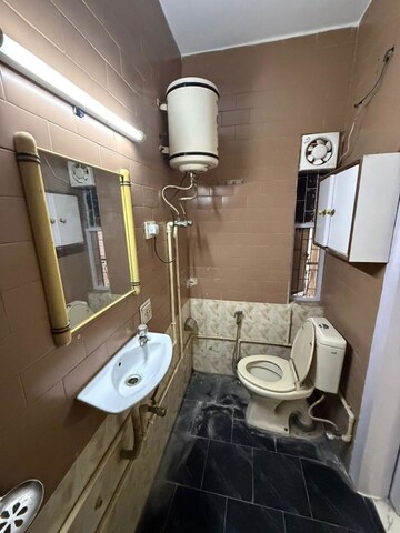 Master Bedroom in 2 BHK Builder Floor at Nehru Enclave – for Rent