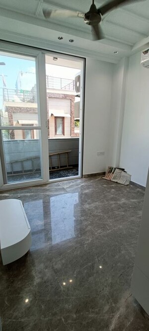 Room in 3 BHK Builder Floor at Rohini Sector 4 – for Sale