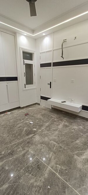 Kitchen in 3 BHK Builder Floor at Rohini Sector 4 – for Sale