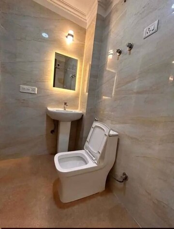 Bathroom in 3 BHK Apartment at Palm Residency Chhatarpur, Chattarpur – for Rent