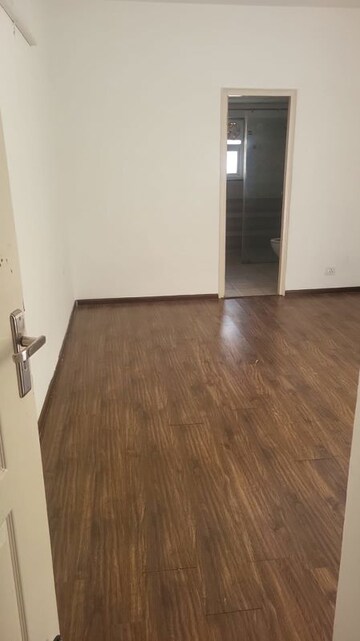 Room in 3 BHK Apartment at Supertech Araville, Sector 79 – for Rent