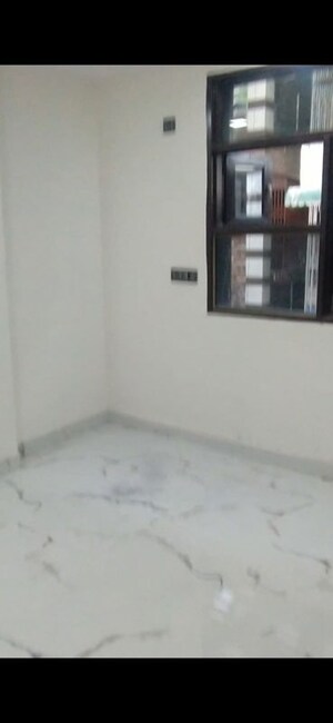 Room in 2 BHK Builder Floor at Vipin Garden – for Rent