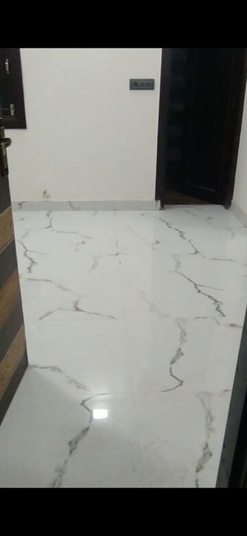 Room in 2 BHK Builder Floor at Vipin Garden – for Rent