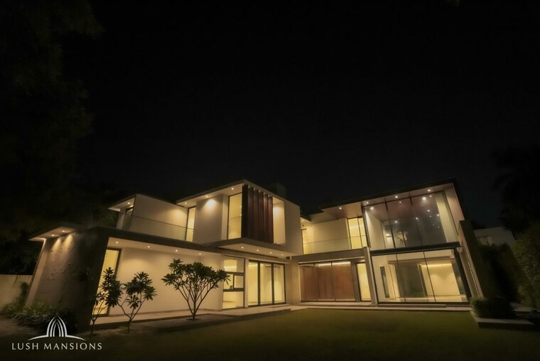 Gym, chattarpur 5 Bedroom 13000 Sq.Ft. Villa In Chattarpur Delhi 9956506