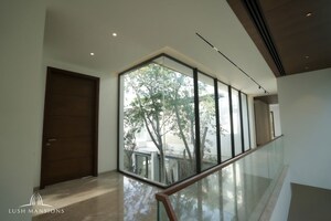 Room in 5 BHK Villa at Chattarpur – for Sale