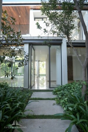 Balcony in 5 BHK Villa at Chattarpur – for Sale