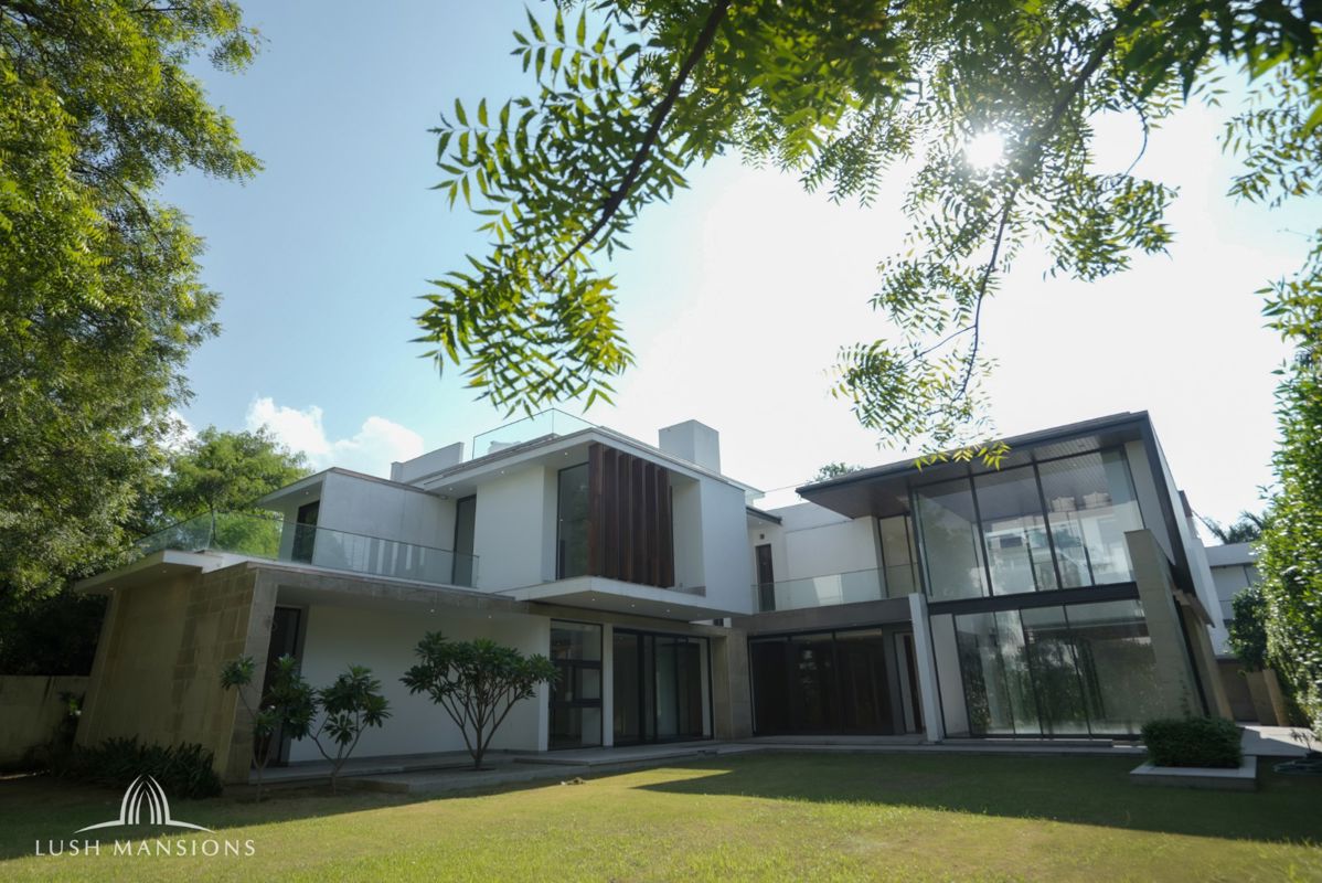 5 BHK + Servant Room Villa For Sale in Chattarpur