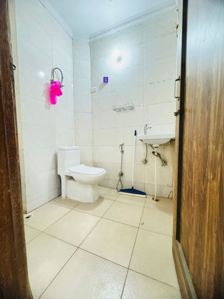 Bathroom, palm-residency-chhatarpur 1 Bedroom 450 Sq.Ft. Builder Floor In Chattarpur Delhi 9956512
