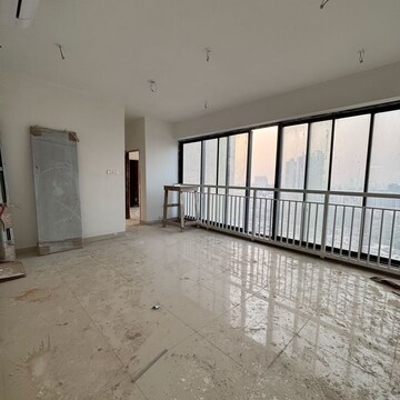 Room in 2 BHK Apartment at Malad East – for Rent