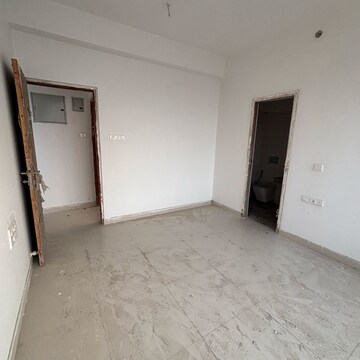 Room in 2 BHK Apartment at Malad East – for Rent