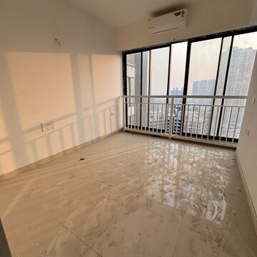 Room in 2 BHK Apartment at Malad East – for Rent