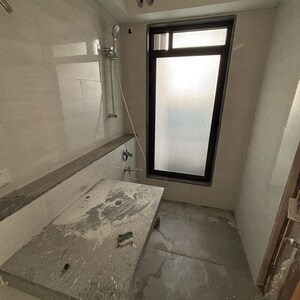 Room in 2 BHK Apartment at Malad East – for Rent