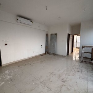 Room in 2 BHK Apartment at Malad East – for Rent
