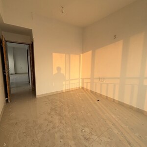 Room in 2 BHK Apartment at Malad East – for Rent