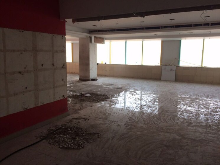 Room, trans-avenue Commercial Showroom 2147 Sq.Ft. In Andheri West Mumbai 9956504