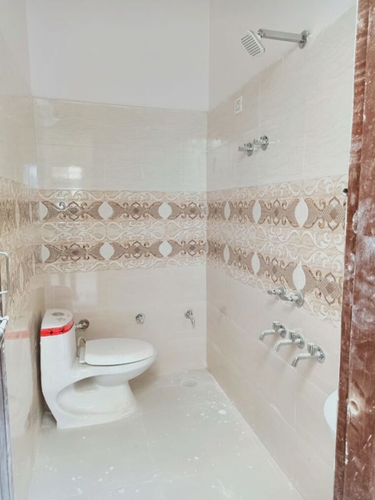 Bathroom, kanpur road 3 Bedroom 1250 Sq.Ft. Independent House In Kanpur Road Lucknow 9956541