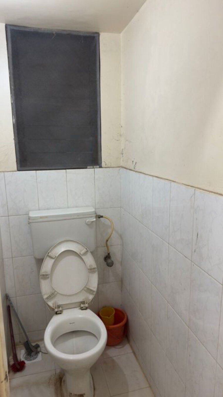 Bathroom, mahesh-paradise 2 Bedroom 740 Sq.Ft. Apartment In Aundh Pune 9956518