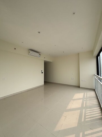 Room in 2 BHK Apartment at Malad East – for Rent