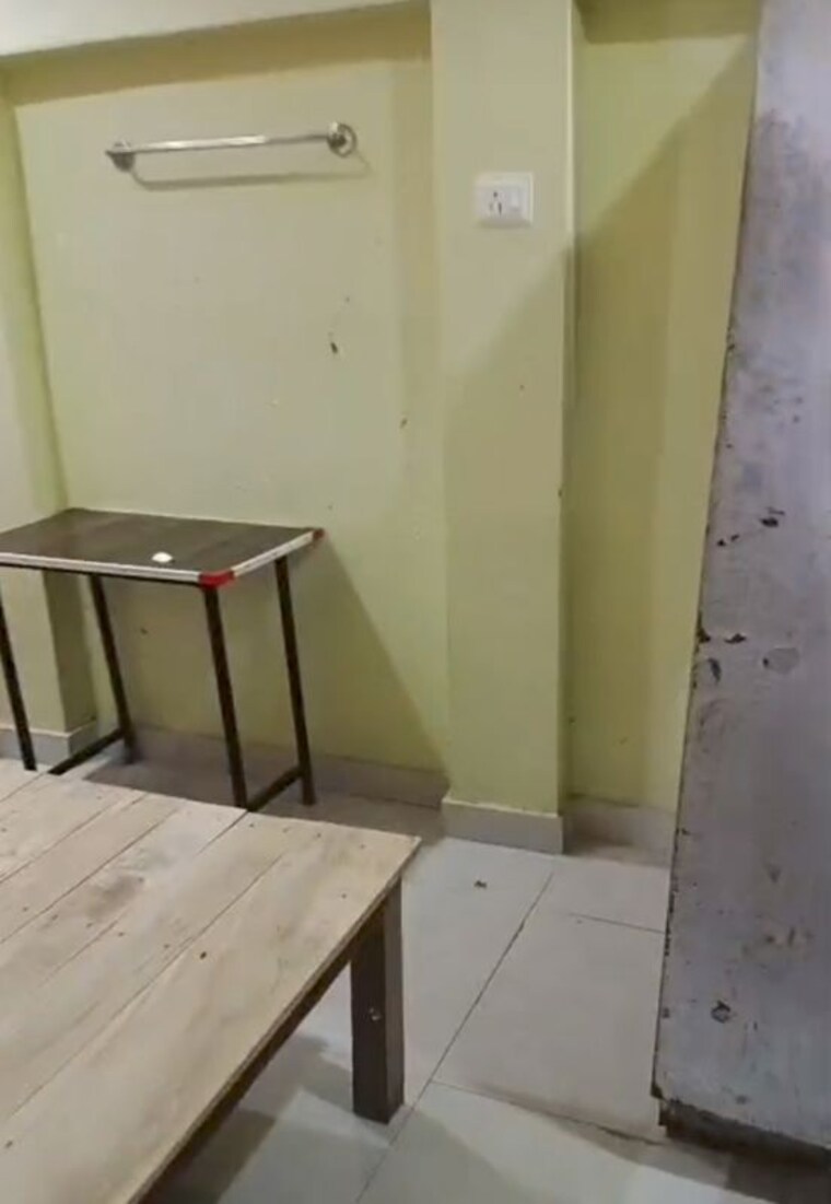 Room, aliganj 1 Bedroom 460 Sq.Ft. Villa In Aliganj Lucknow 9956558