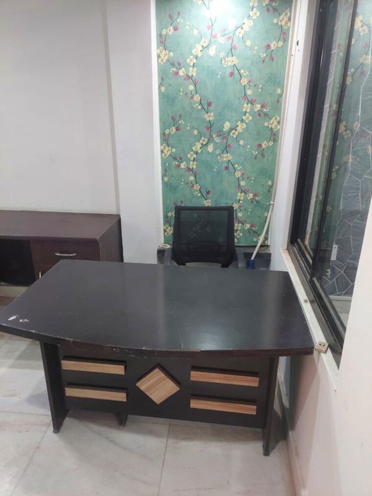 undefined, gomti nagar Commercial Office Space 350 Sq.Ft. In Gomti Nagar Lucknow 9956613