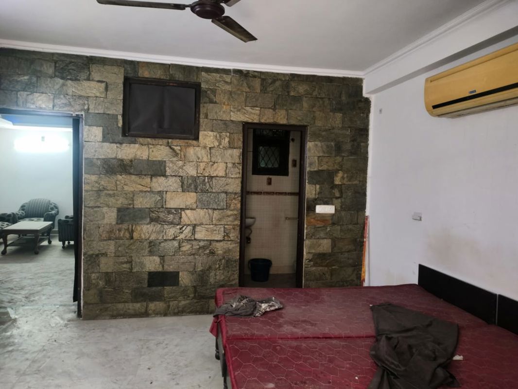 2 BHK Builder Floor For Rent in Saket