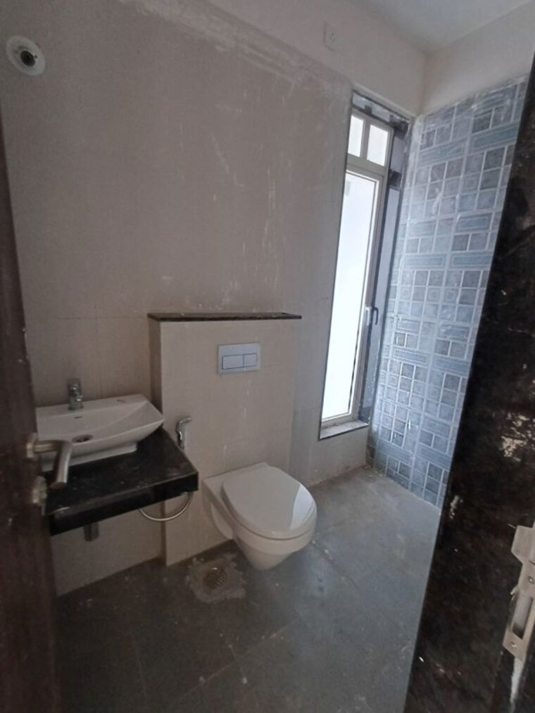 Bathroom, sheth-zuri 2 Bedroom 811 Sq.Ft. Apartment In Laxmi Nagar Thane 9956772