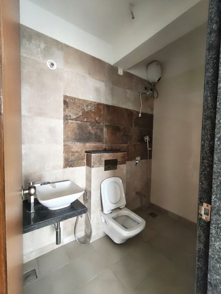 Bathroom, naman-habitat 3 Bedroom 1037 Sq.Ft. Apartment In Andheri West Mumbai 9956755