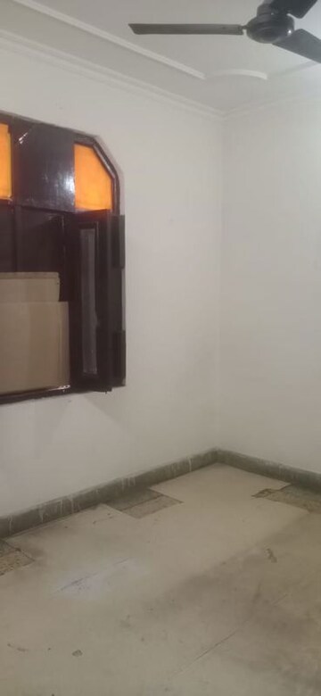 Room in 2 BHK Builder Floor at Laxmi Nagar – for Rent