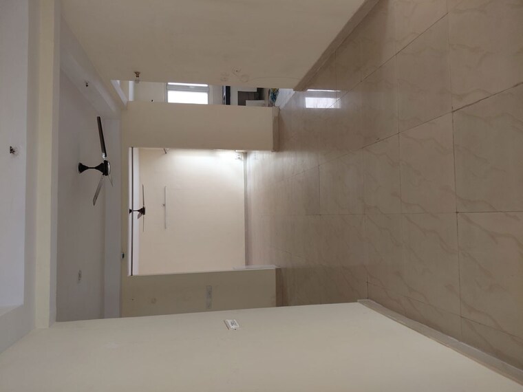 Room, siddharth vihar 3 Bedroom 1800 Sq.Ft. Apartment In Siddharth Vihar Ghaziabad 9956849