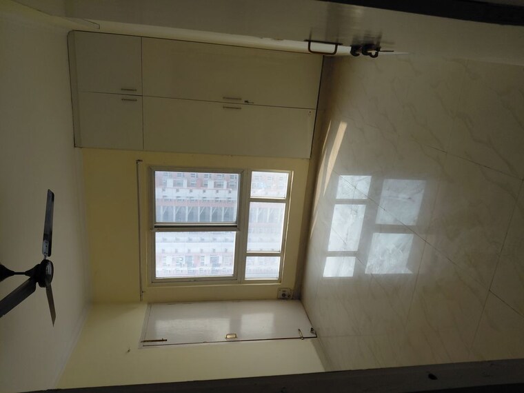 Room, siddharth vihar 3 Bedroom 1800 Sq.Ft. Apartment In Siddharth Vihar Ghaziabad 9956849