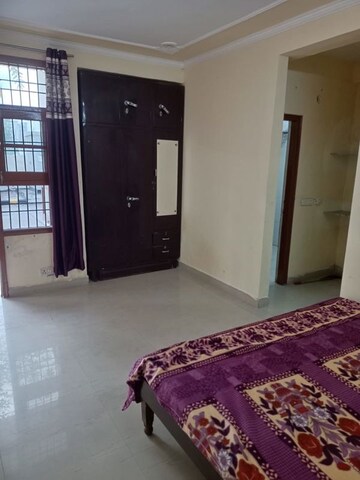2 BHK Builder Floor For Rent in Sector 77