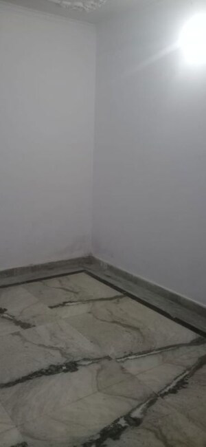 Room in 2 BHK Builder Floor at Laxmi Nagar – for Rent