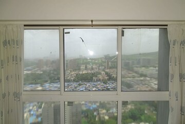 Room in 3 BHK Apartment at Omkar Alta Monte, Malad East – for Rent