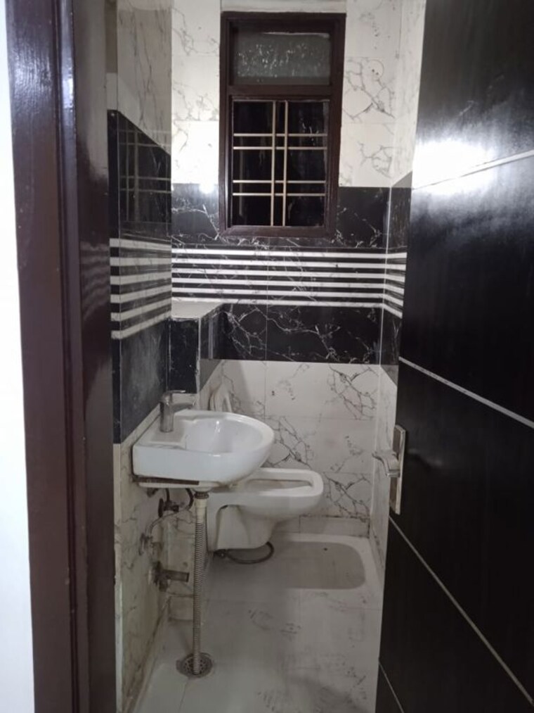 Bathroom, shakti khand iii 3 Bedroom 1200 Sq.Ft. Apartment In Shakti Khand Iii Ghaziabad 9957152