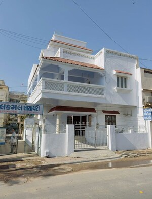  Warehouse For Rent in Sola Road