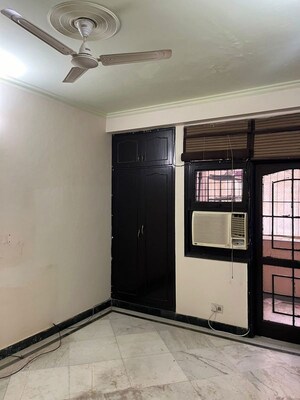 Room in 3 BHK Builder Floor at Uppal Southend, Sector 49 – for Sale