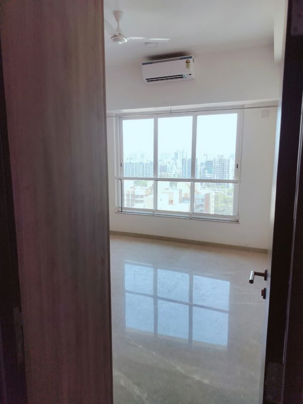 3.5 BHK + Pooja Room,Extra Room Apartment For Rent in Kalpataru Radiance