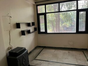 Room in 3 BHK Builder Floor at Uppal Southend, Sector 49 – for Sale
