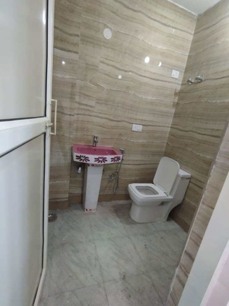 Bathroom, chattarpur 1 Bedroom 480 Sq.Ft. Builder Floor In Chattarpur Delhi 9750416